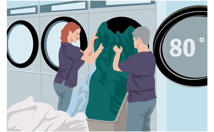En illustration der viser to kvinder, som står og putter en masse vasketøj ind i en stor vaskemaskine