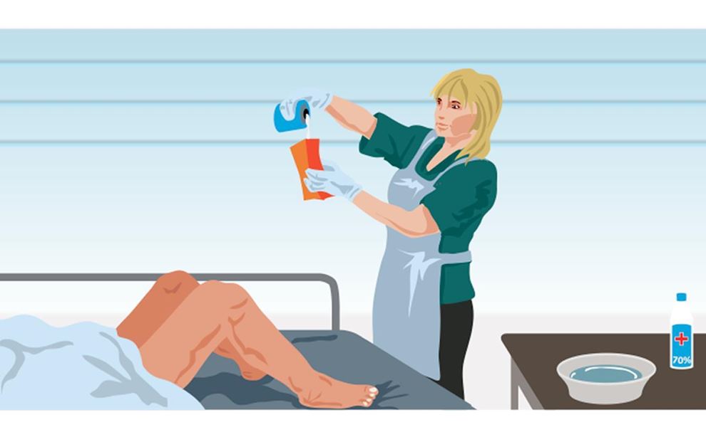 Illustration der forestiller en hjælper som som hælder noget væske op i en bøtte, mens der ligger en sengeliggende ved siden af hende med spredte ben
