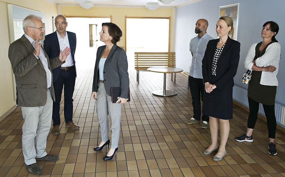 Social- og indenrigsminister Karen Ellemann besøgte mandag den 23. maj Lindegården sammen med socialborgmester Jesper Christensen (S) fra Københavns Kommune. 