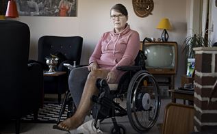 Anita Pedersen sidder i kørestol
