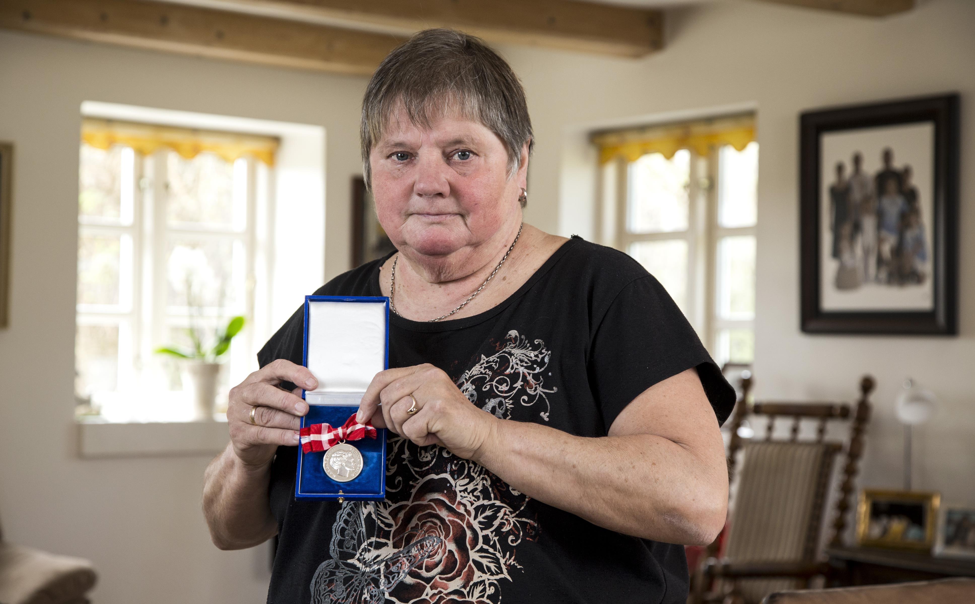 Mary fik medalje en fyreseddel fra kommunen Fagbladet FOA