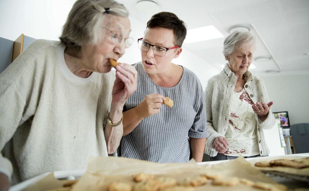  Sosu-assistent bager med demente beboere