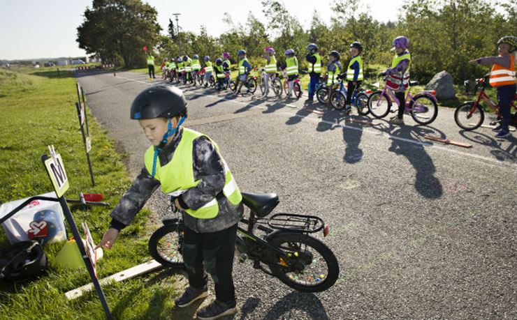 Den alders-integrerede institution Børnehuset Stjernen er på cykeltur