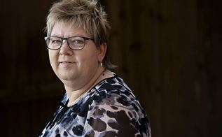Portrætbillede af formand for Kost- og Servicesektoren Pia Heidi Nielsen. Beskaaret saa kun det oeverste af overkroppen og ansigtet ses