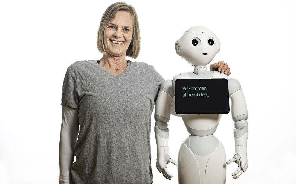 Kvinde og robot